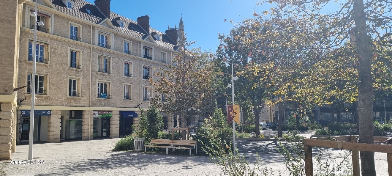LOCAL COMMERCIAL 1 pi�ce(s) Centre Ville