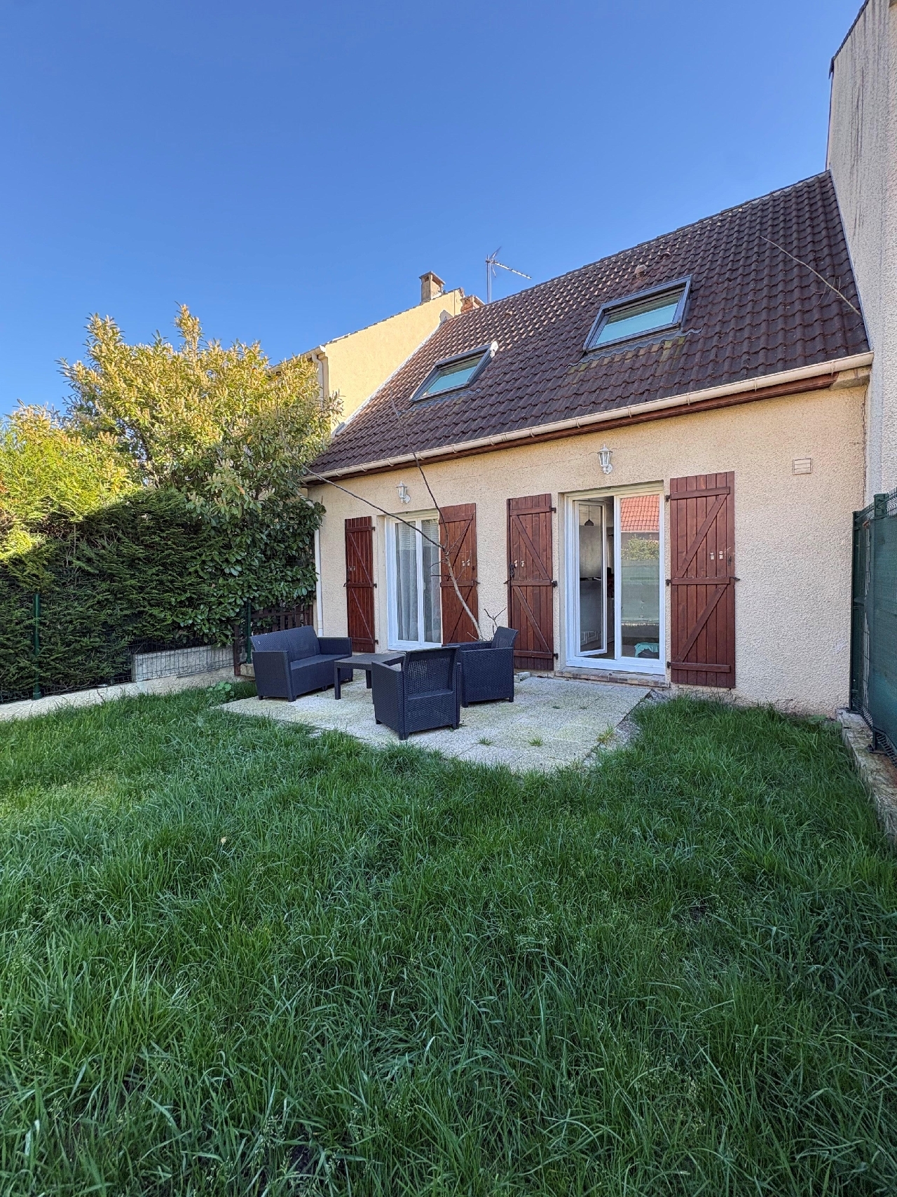 MAISON 5 pi�ce(s) FRANCEVILLE