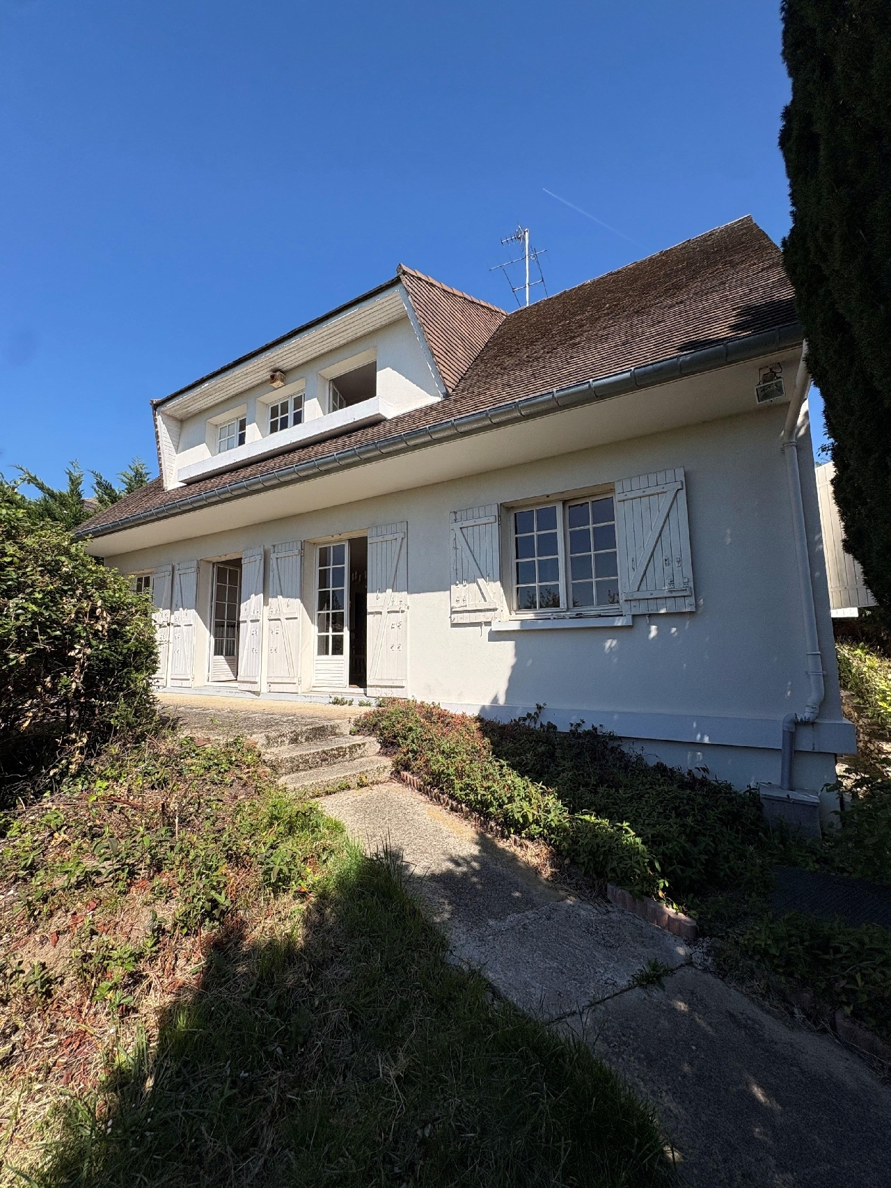 MAISON 8 pi�ce(s) Pavillonnaire