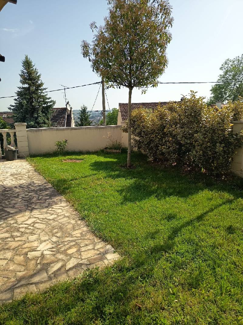 775-8.jpg