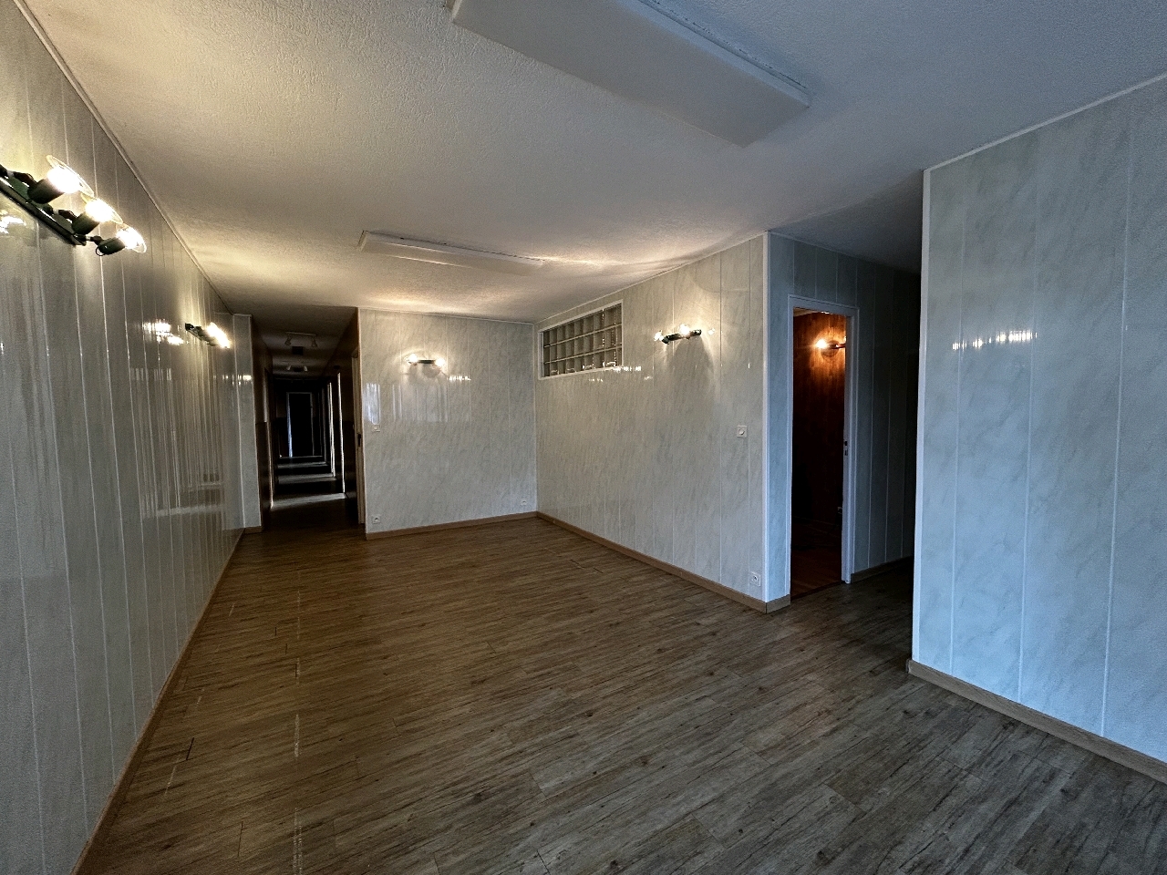 LOCAL COMMERCIAL 10 pi�ce(s) PROCHE CENTRE VILLE