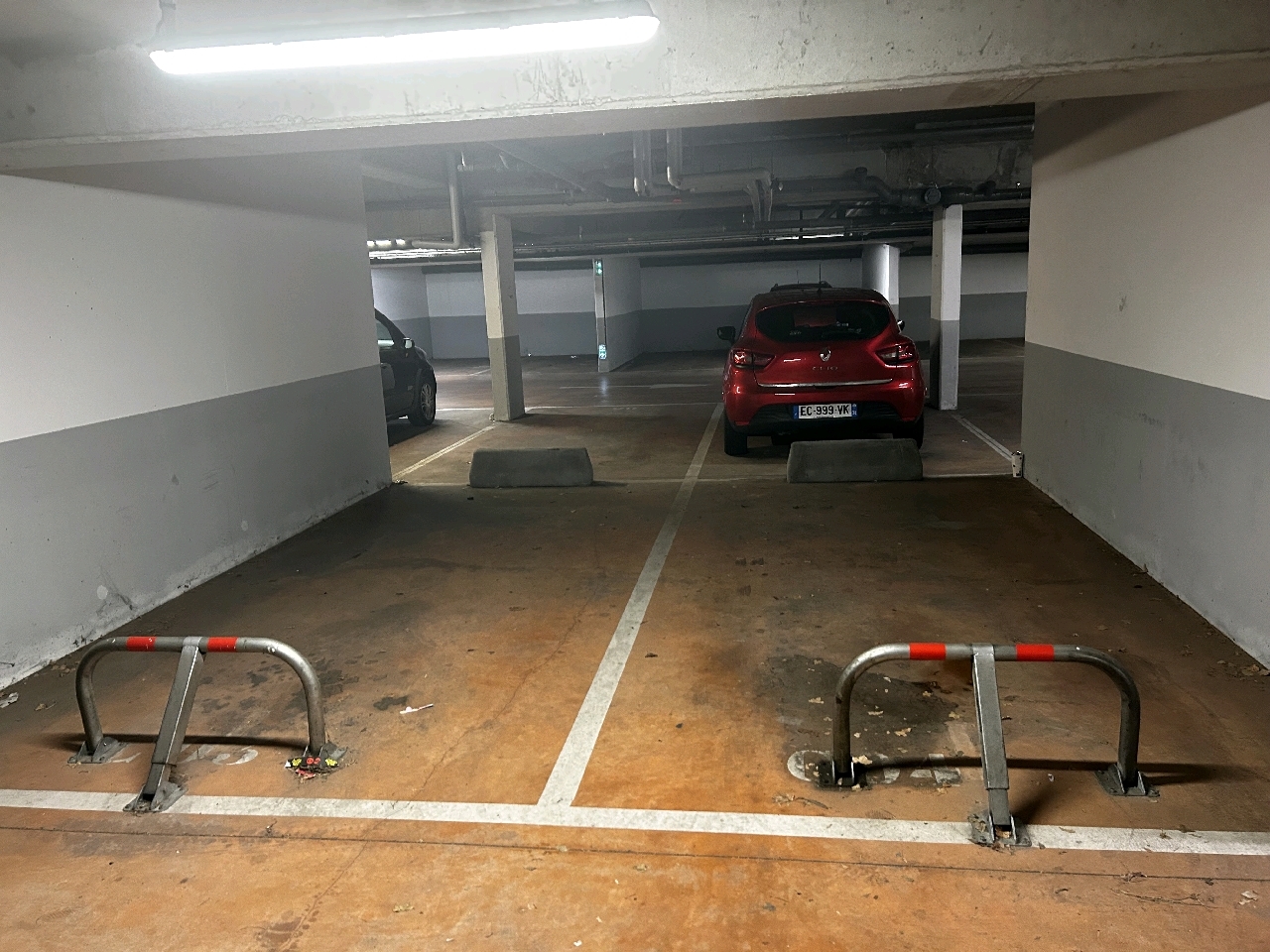PARKING SOUS-SOL 1 pi�ce(s) 