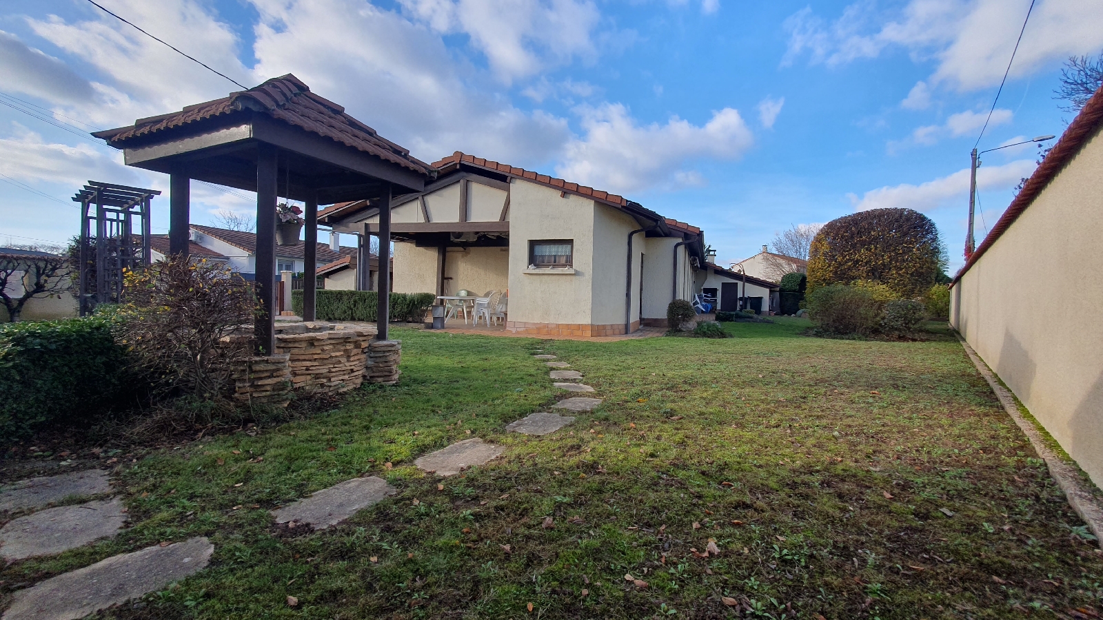 MAISON 5 pièce(s) MEYZIEU(69330)