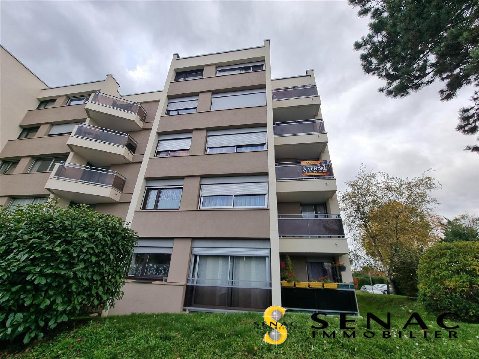 APPARTEMENT - ST LEU LA FORET