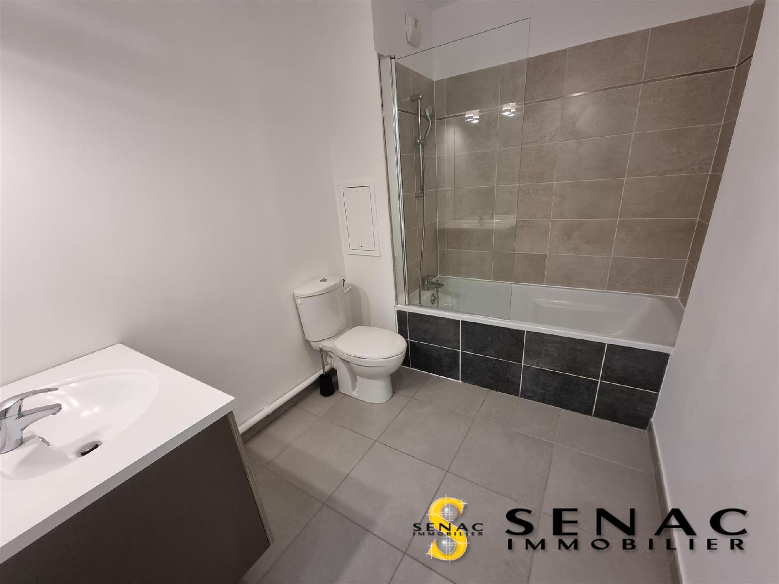 APPARTEMENT - ST LEU LA FORET