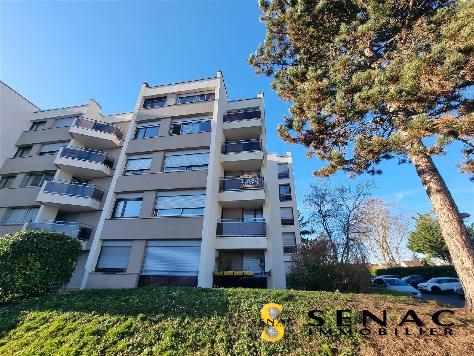 APPARTEMENT - ST LEU LA FORET