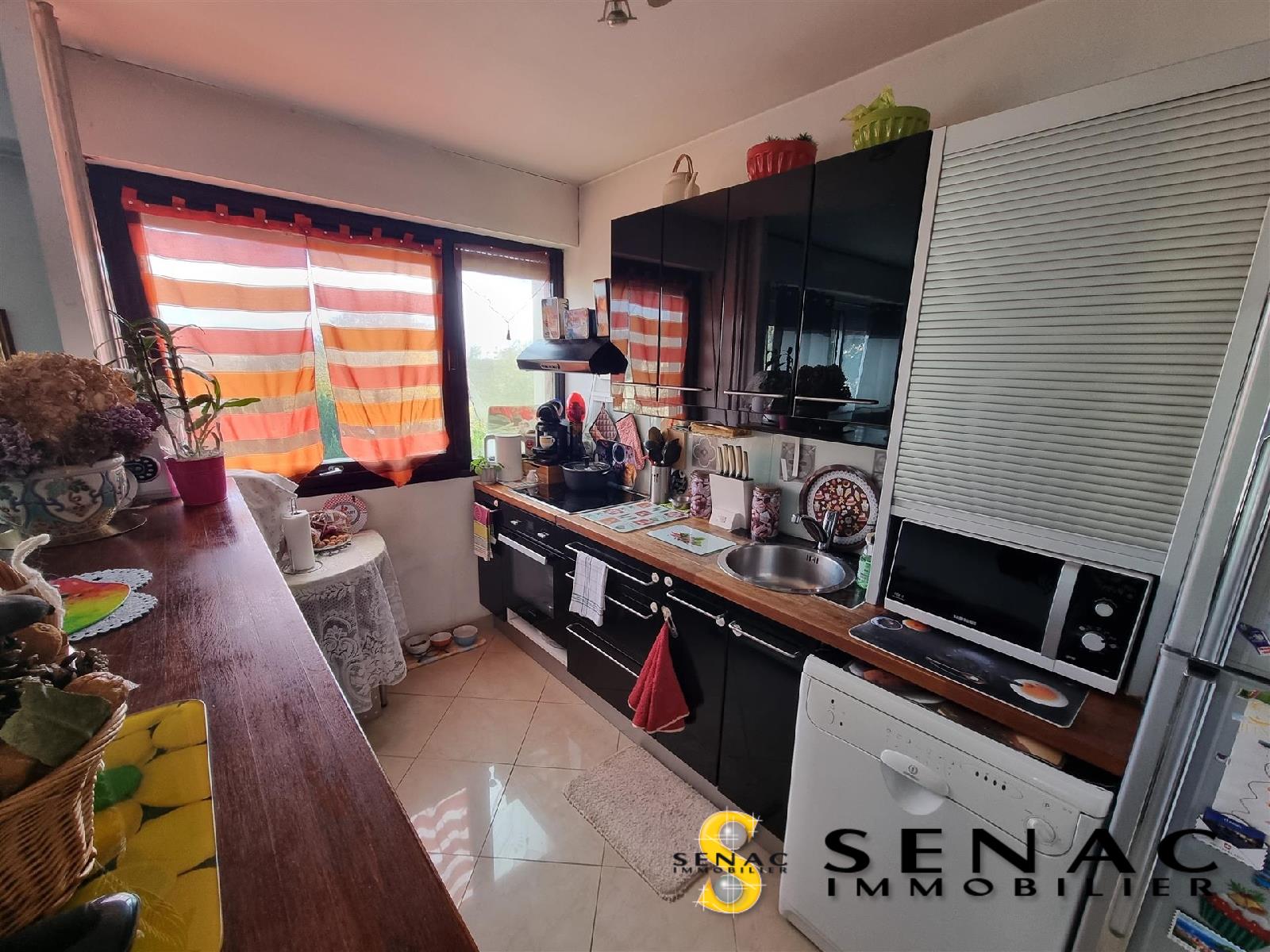 APPARTEMENT - ST LEU LA FORET