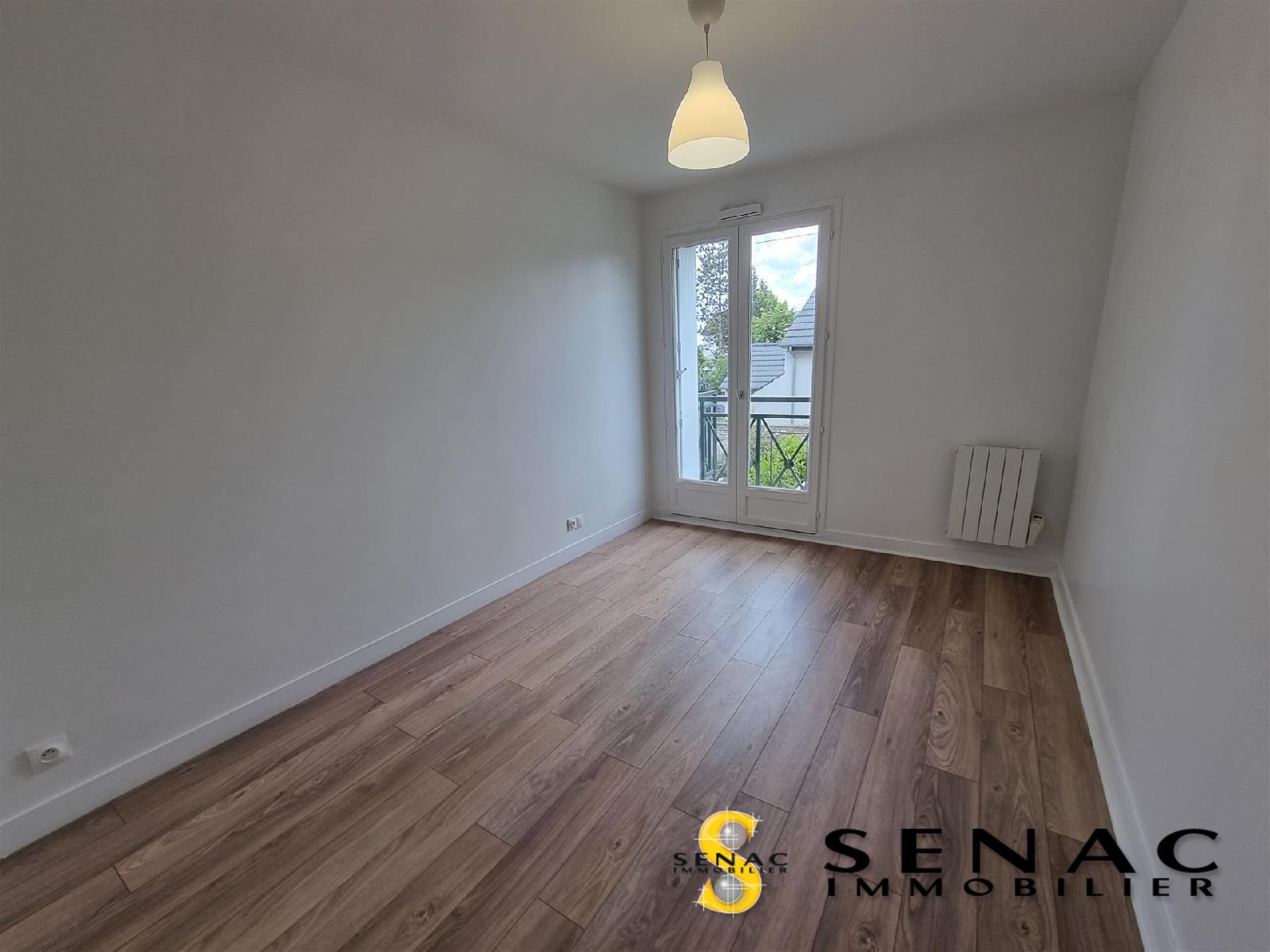 APPARTEMENT - ST LEU LA FORET