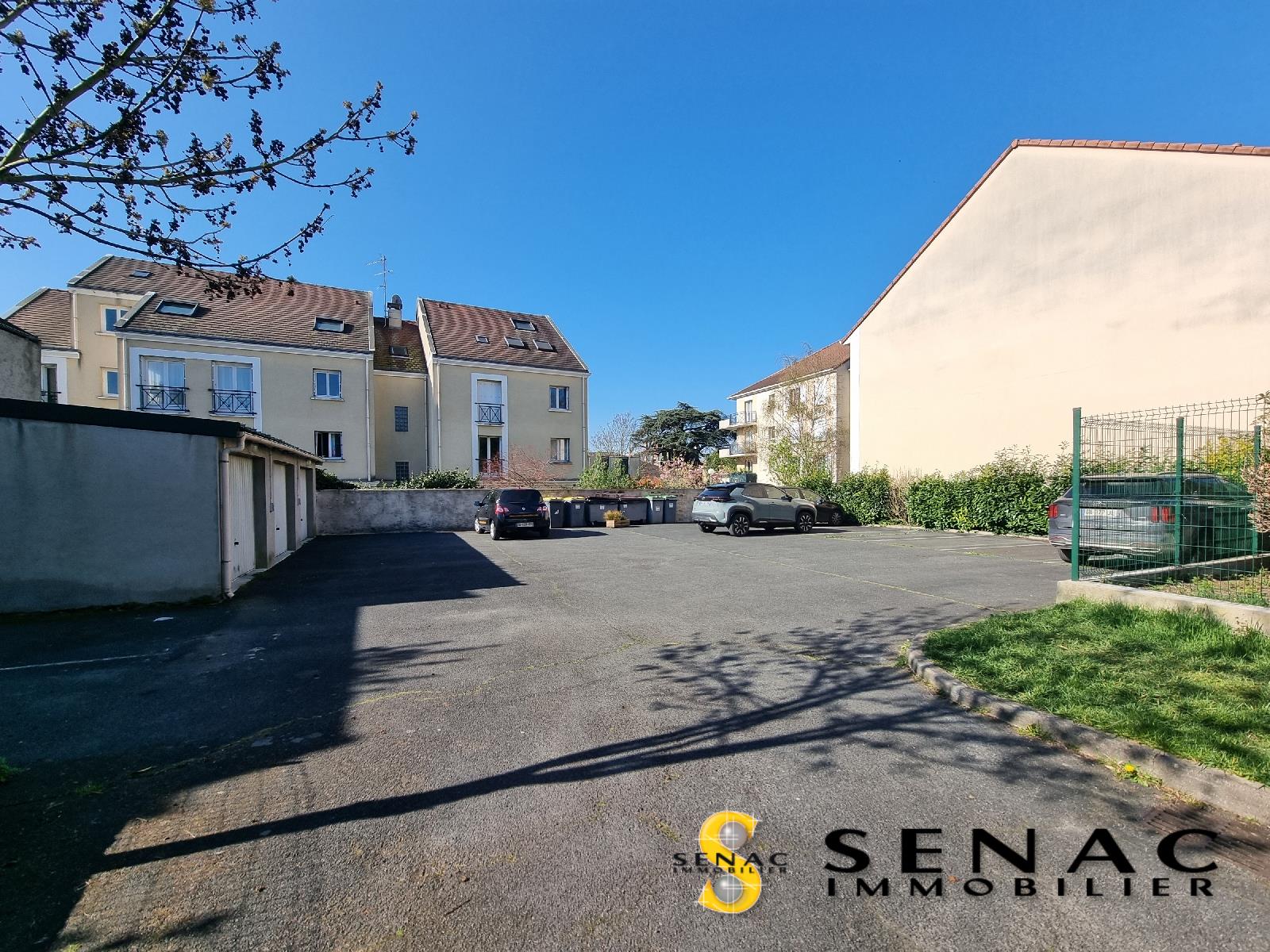 APPARTEMENT - ST LEU LA FORET