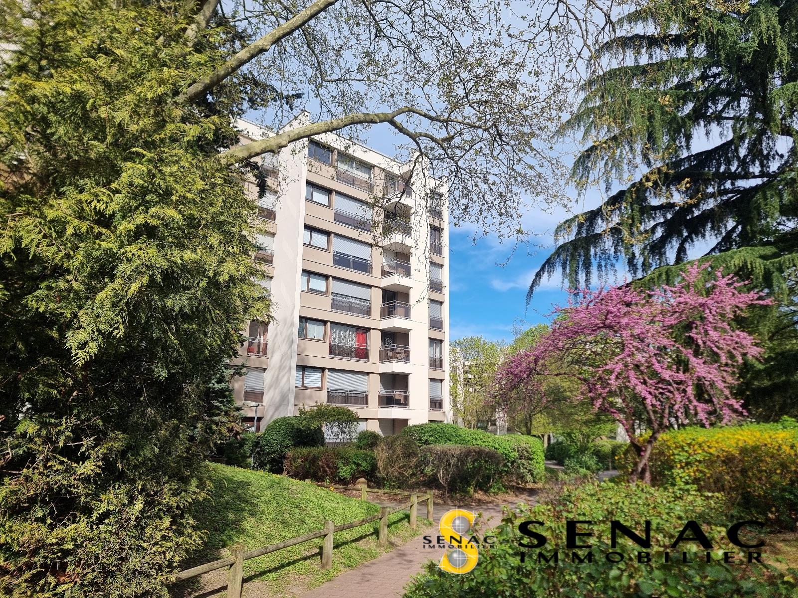 APPARTEMENT - ST LEU LA FORET