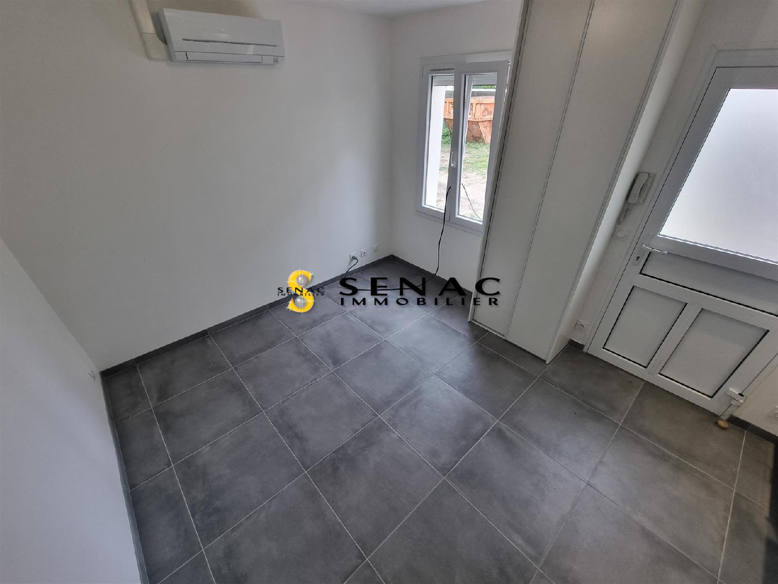 LOCAL COMMERCIAL - ST LEU LA FORET