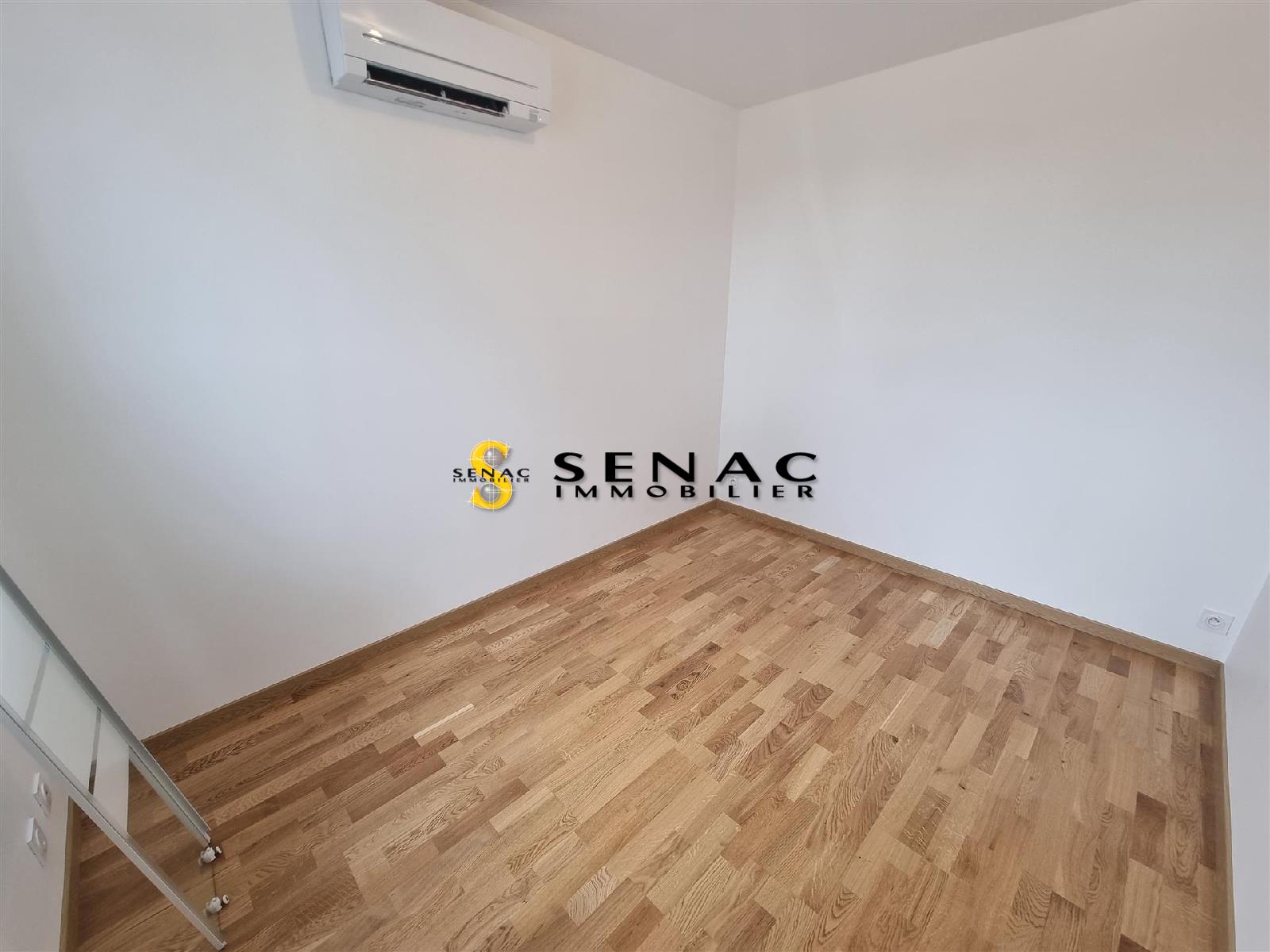 LOCAL COMMERCIAL - ST LEU LA FORET