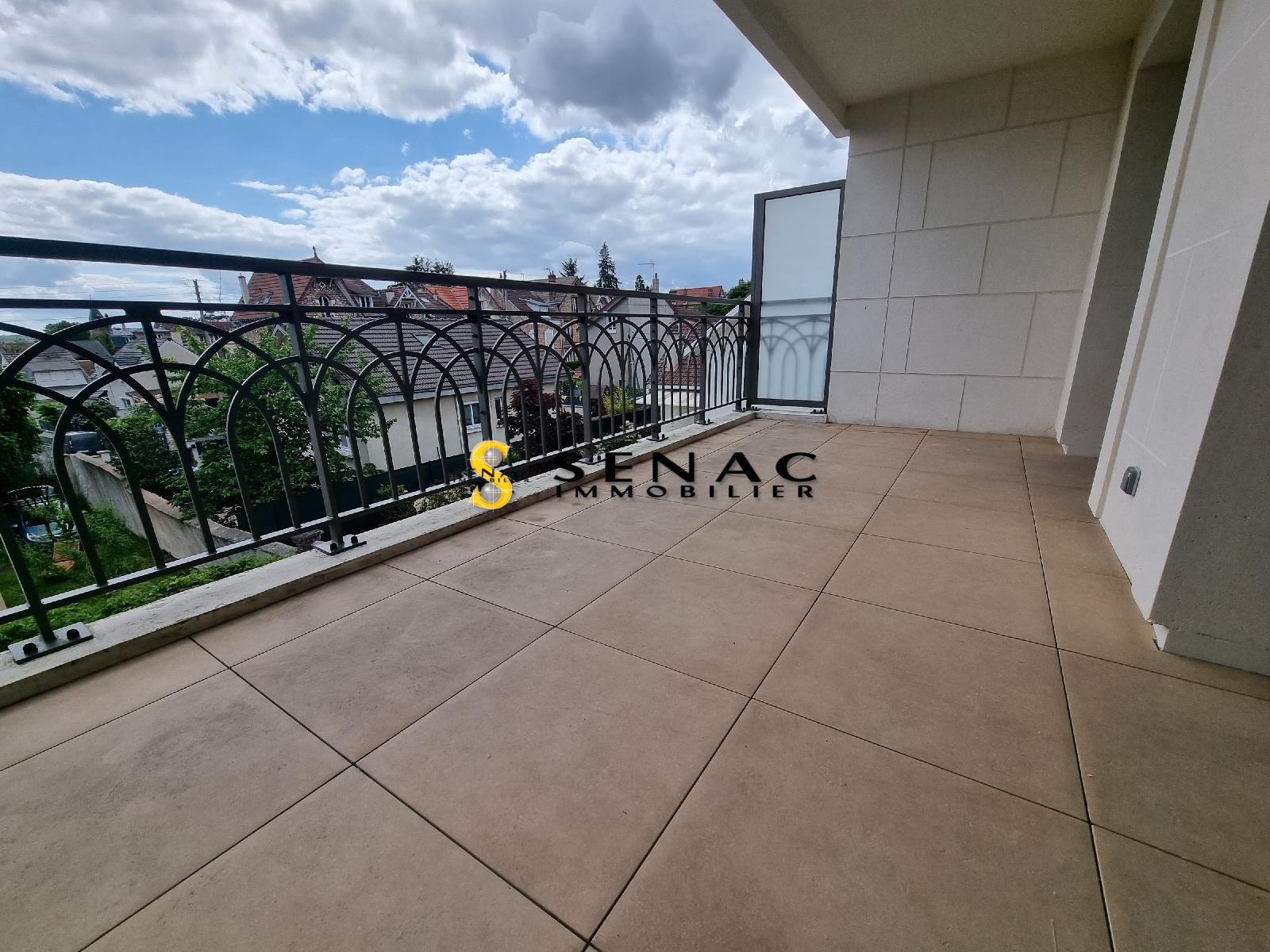 APPARTEMENT - ST LEU LA FORET