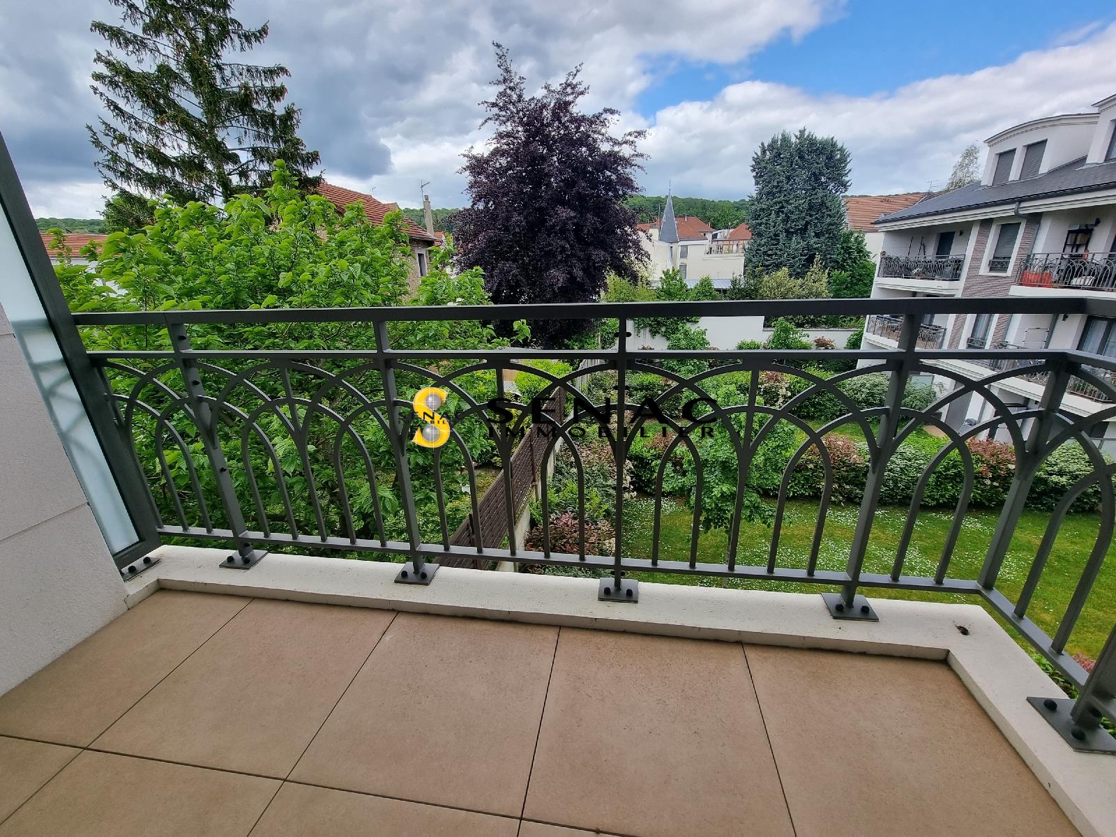 APPARTEMENT - ST LEU LA FORET