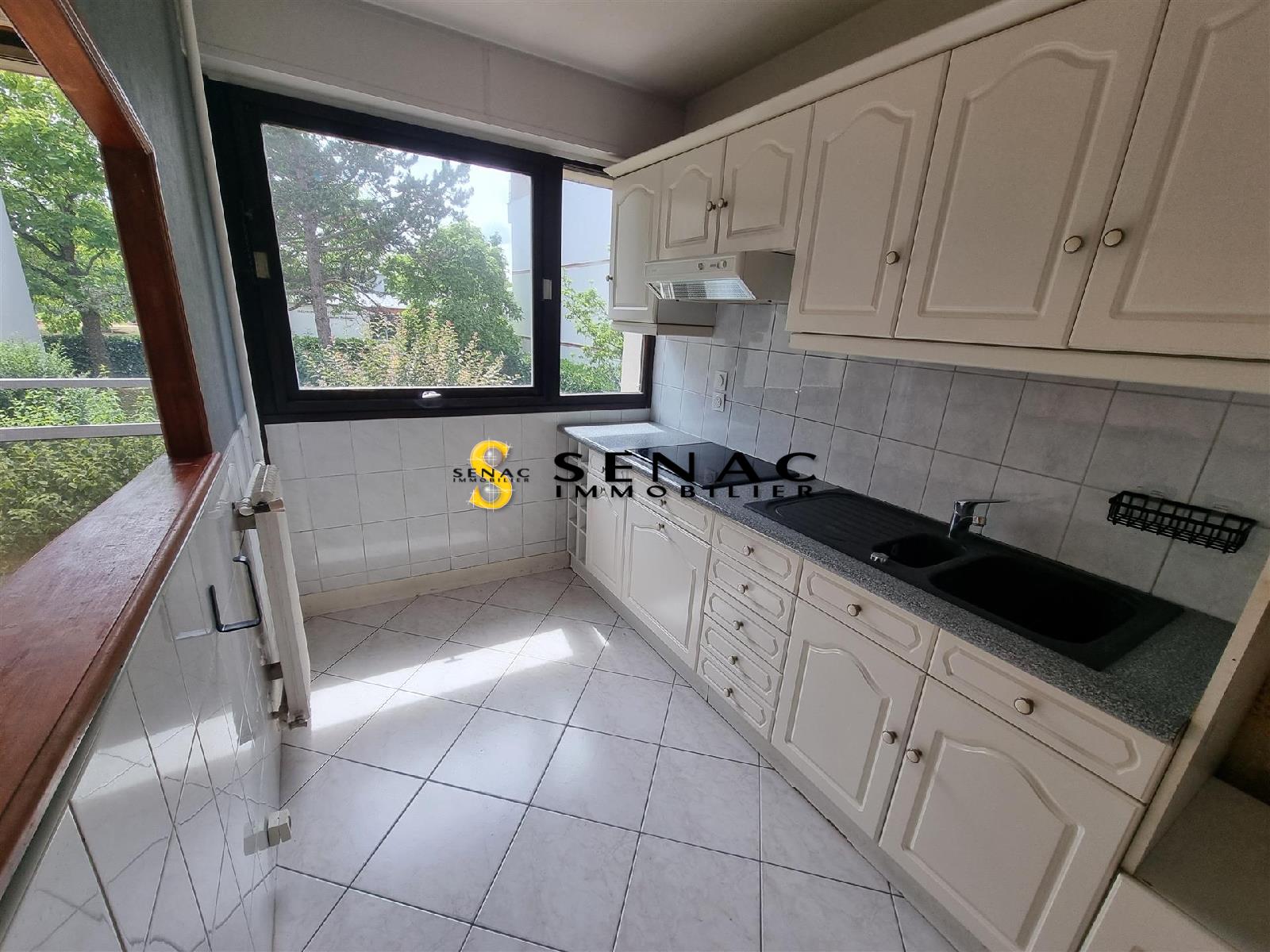 APPARTEMENT - ST LEU LA FORET