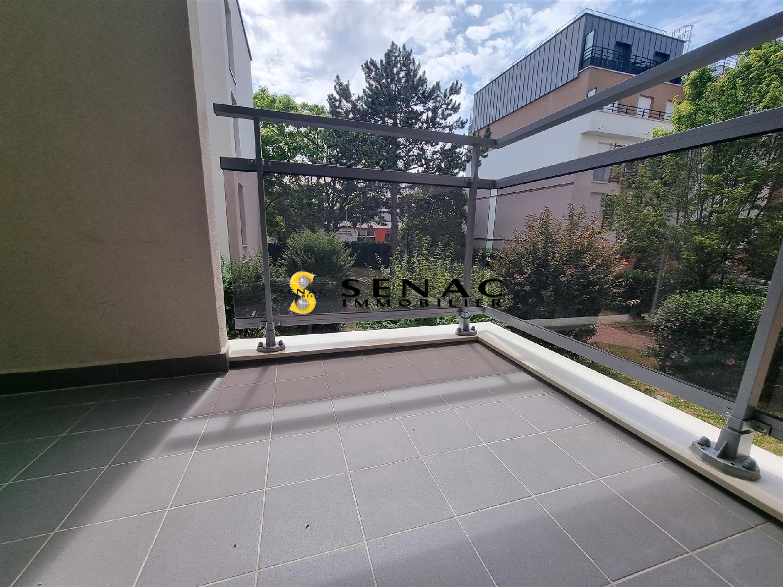 APPARTEMENT - ST LEU LA FORET